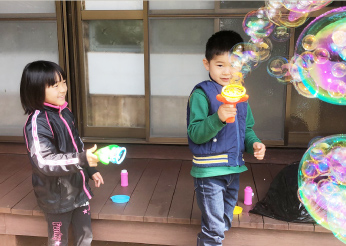 写真:開発者の子供達のスナップ写真